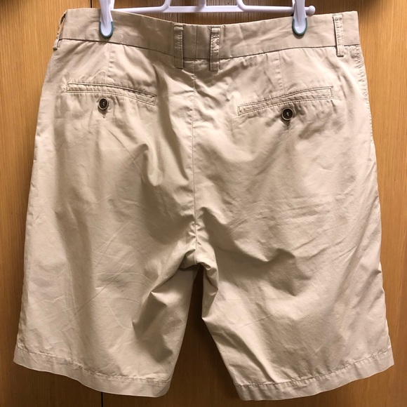 H&M Men’s Khaki Shorts Regular Fit - Picture 2 of 4